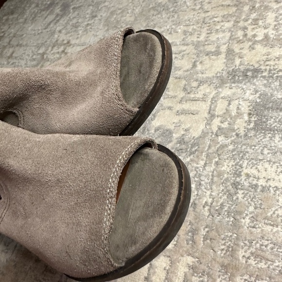Lucky Brand Listana Boho Embroidered Peep Toe Taupe Heeled Ankle Booties - Picture 11 of 16